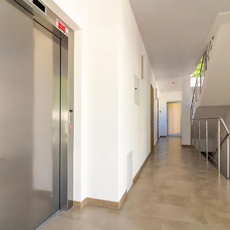 Apartament Center W-parking And Terrace, By Cohost *